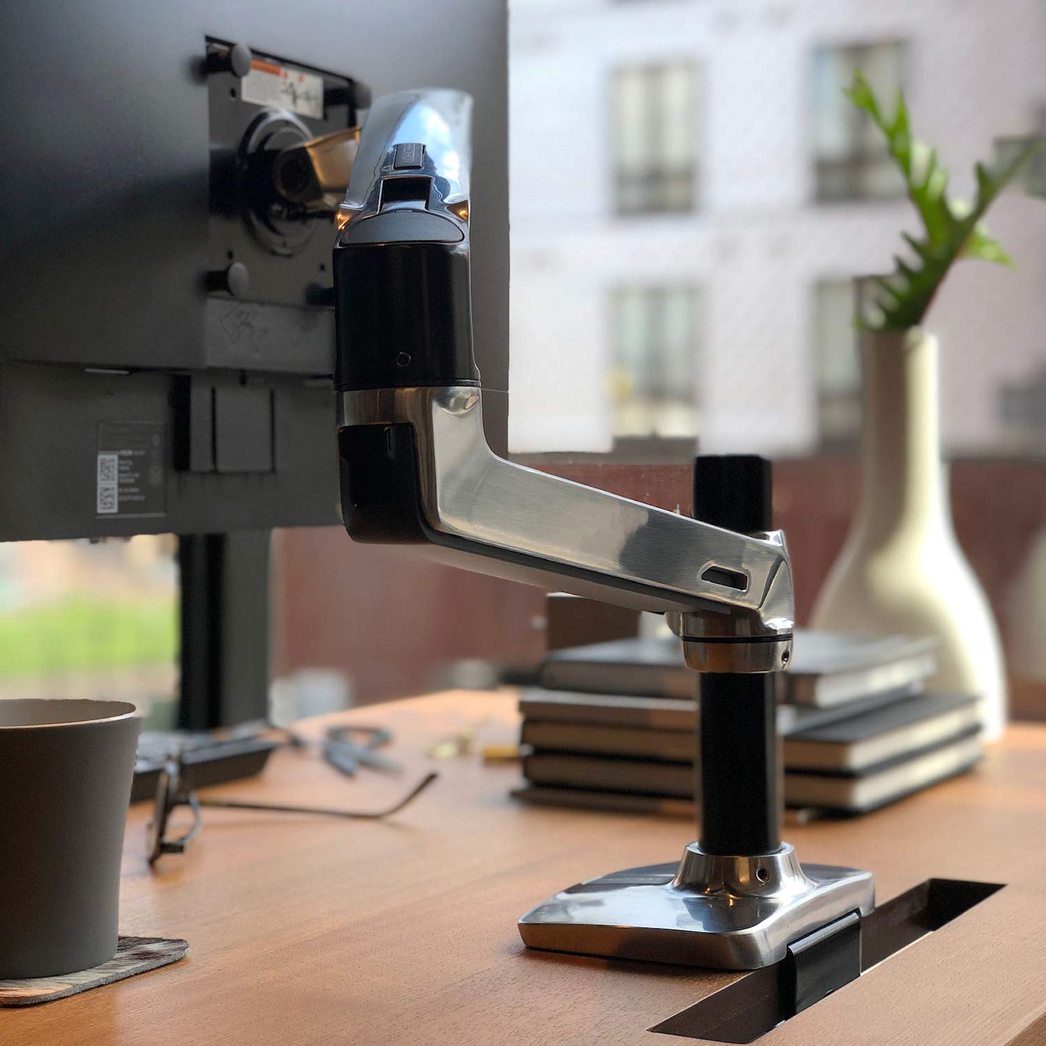 Ergotron LX Premium Single Monitor Arm with VESA Desk Mount