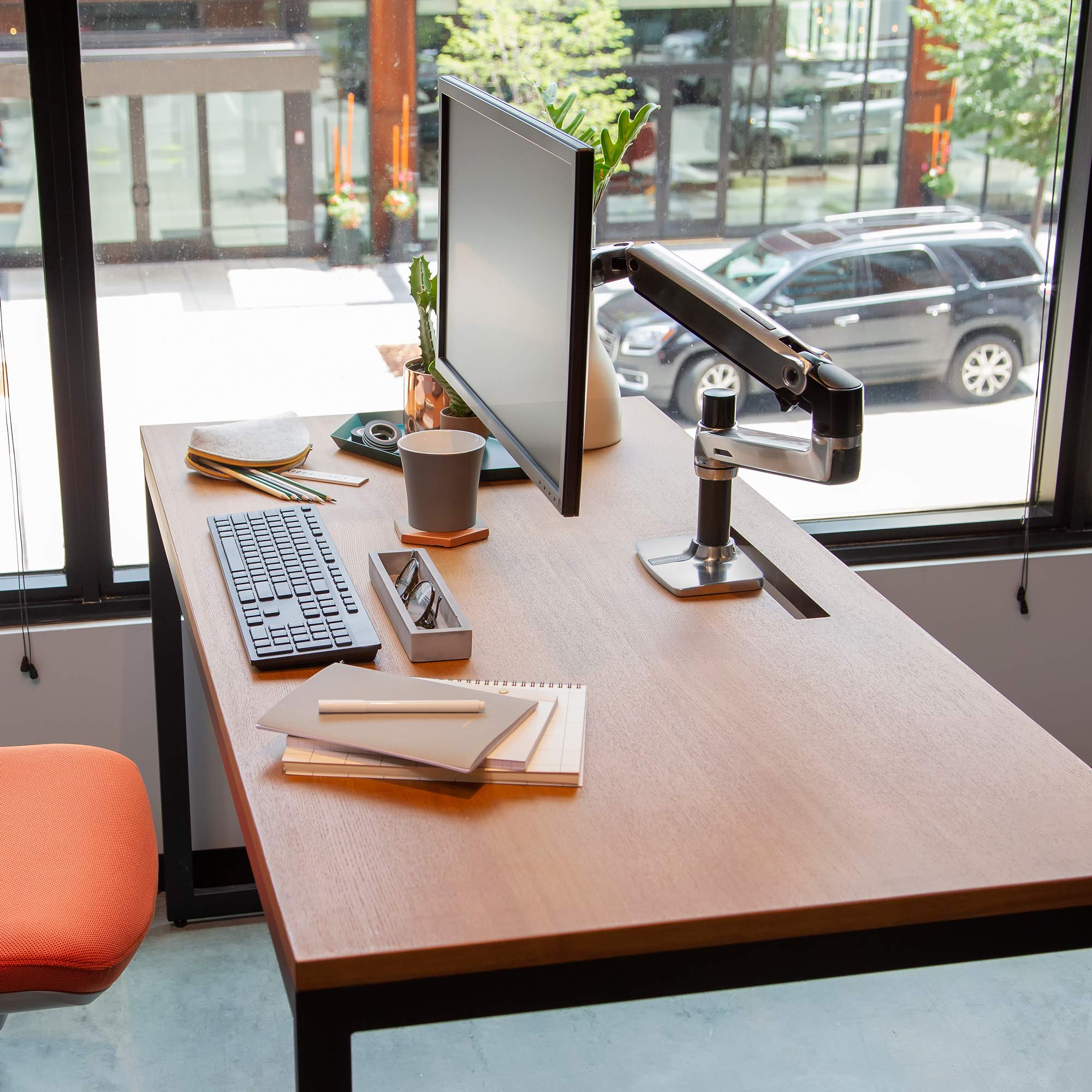 Ergotron LX Premium Single Monitor Arm with VESA Desk Mount